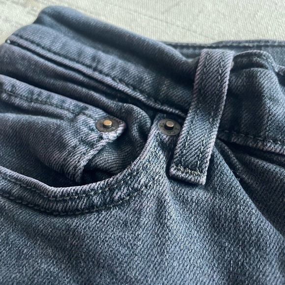 Levi’s 90s Gray/ Purple Wash High Rise Raw Hem Jeans Size 29 - Picture 4 of 14